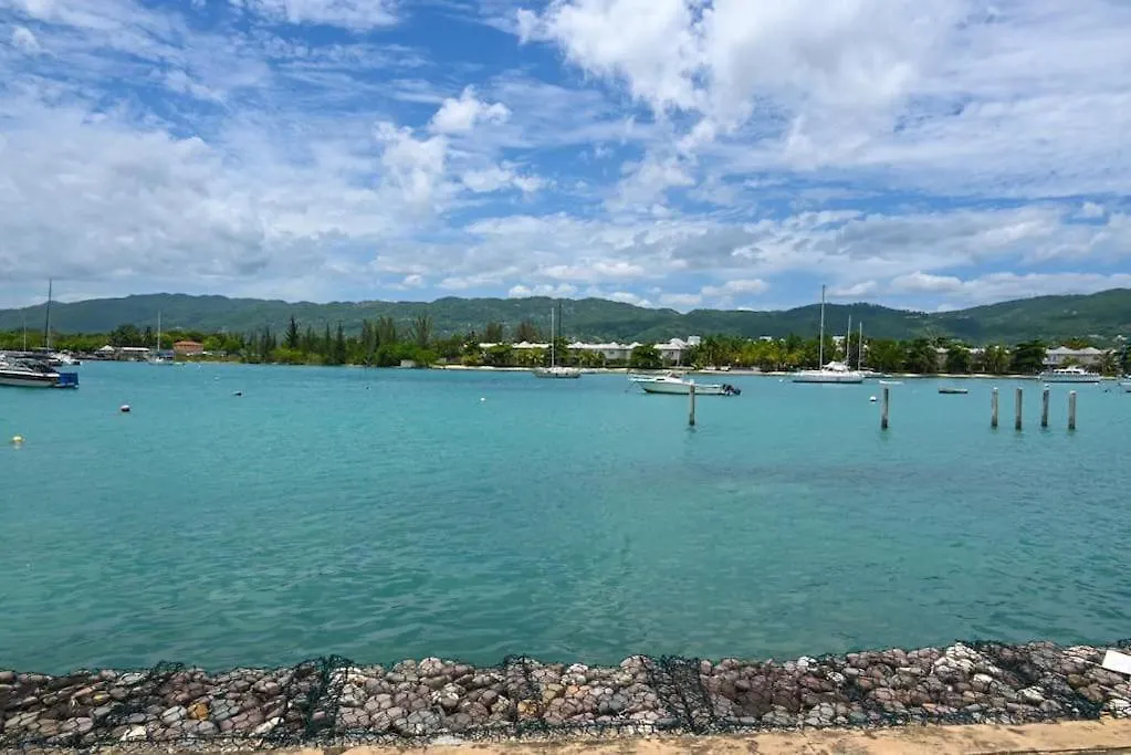 D'Escape At Seawind On The Bay Apartman Montego Bay